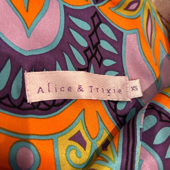 STUNNING Vibrant Alice & Trixie Multicolor Silk Crop Top - Picture 4 of 7